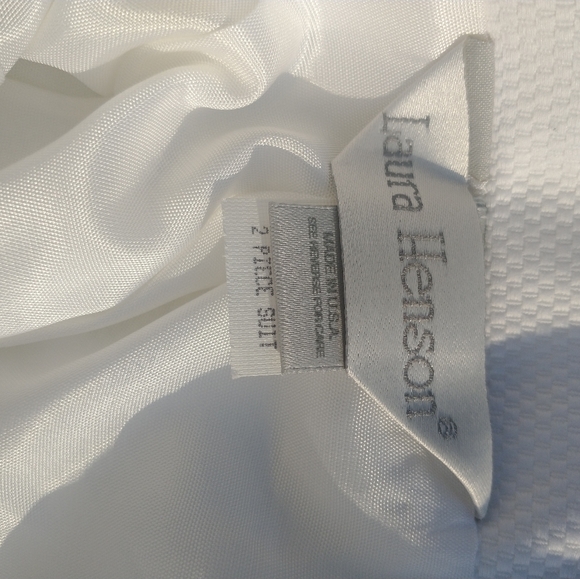 STUNNING AND RAVISHING VINTAGE LAURA HENSON SUIT - Picture 4 of 14